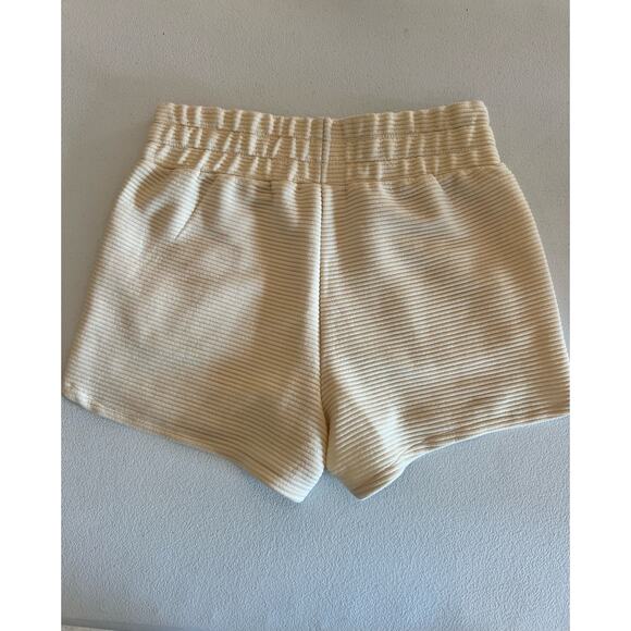 Bearpaw Outdoors Women's Ribbed Cream Pull On Comfy Size M Shorts - Picture 2 of 7